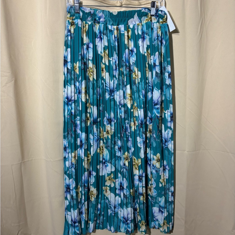✂️NWT Philharmonie Teal Floral skirt